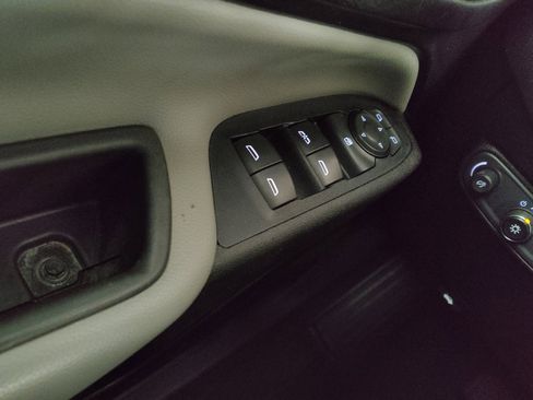 Used 2019 Chevrolet Equinox LS w/ LS Convenience Package image 27