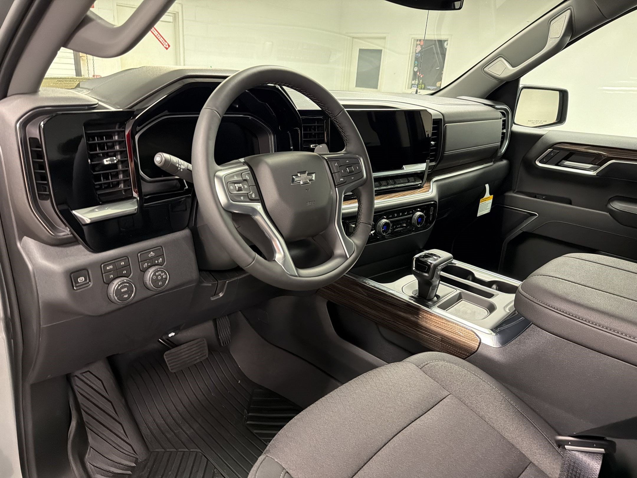 New 2026 Chevrolet Silverado 1500 RST AWD/4WD image 3
