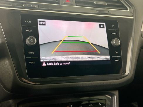 Used 2023 Volkswagen Tiguan SE AWD/4WD image 13