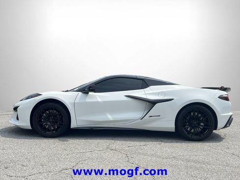Used 2025 Chevrolet Corvette Z06 RWD image 23
