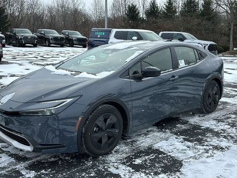 New 2026 Toyota Prius Plug-In Hybrid FWD image 3