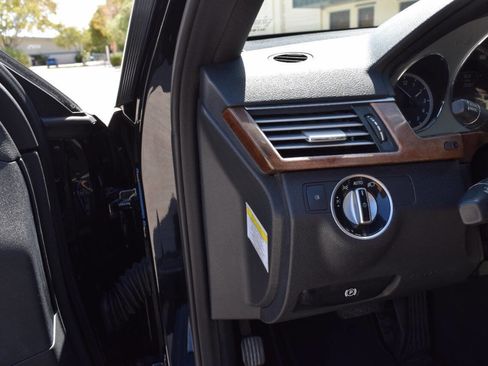 Used 2013 Mercedes-Benz E 350 Sedan image 32