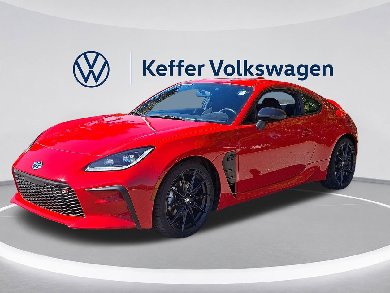 Used 2024 Toyota GR86 Premium RWD image 3