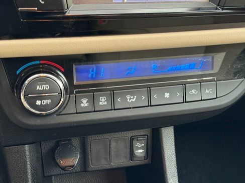 Used 2015 Toyota Corolla LE image 25