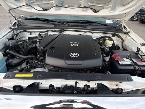 Used 2015 Toyota Tacoma PreRunner image 9