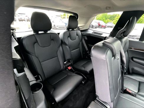 Used 2016 Volvo XC90 T6 Momentum w/ Momentum Plus Package AWD/4WD image 21