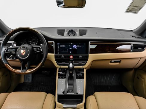 Used 2024 Porsche Macan image 19