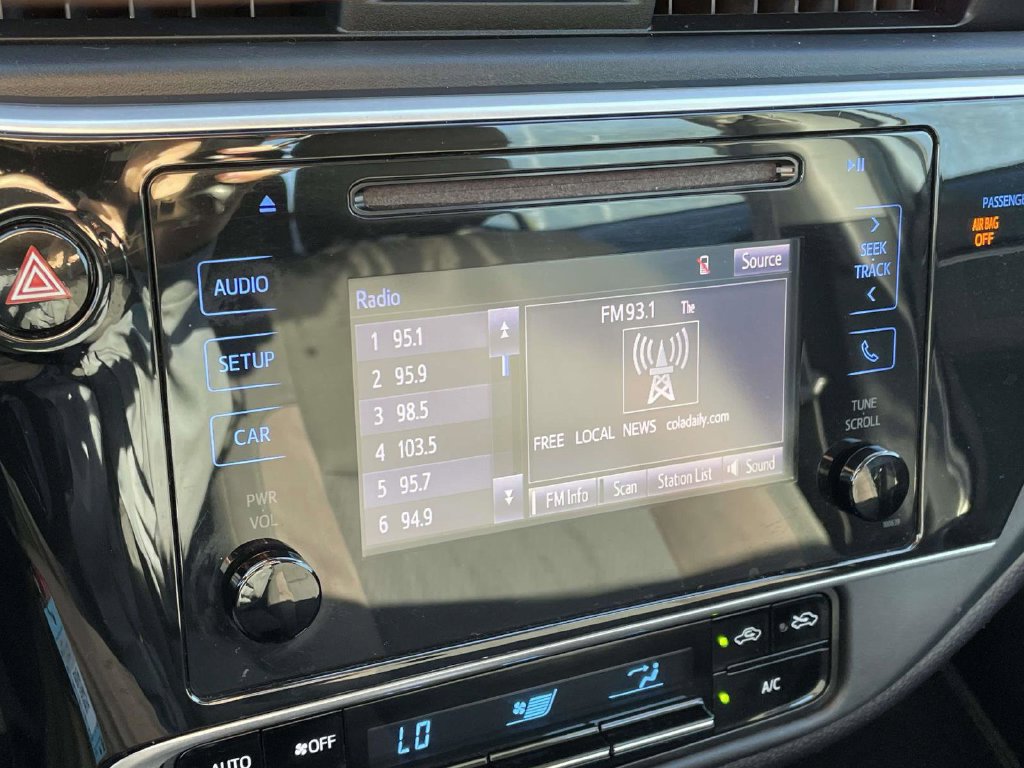Used 2019 Toyota Corolla LE FWD image 25