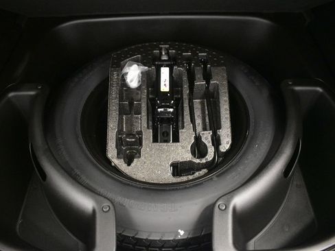 Used 2021 Jeep Grand Cherokee Altitude image 23