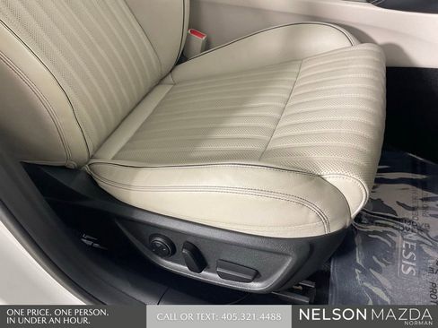 Used 2022 Genesis G70 2.0T w/ Prestige Package RWD image 28