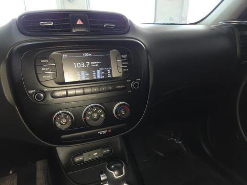 Used 2018 Kia Soul FWD image 32
