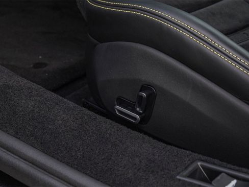 Used 2023 Ferrari SF90 Spider image 38