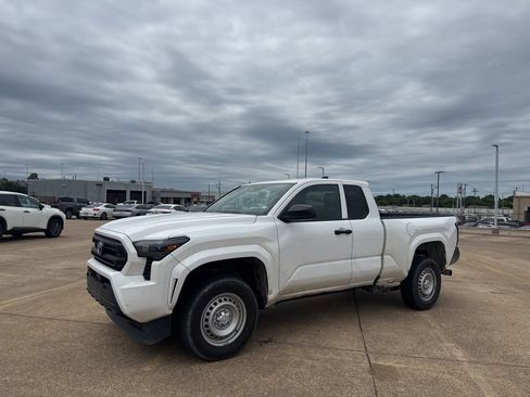 Used 2024 Toyota Tacoma SR RWD image 9