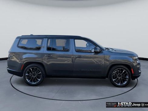 Used 2025 Jeep Grand Wagoneer Series III w/ Rear Seat Video Group 1 AWD/4WD image 4