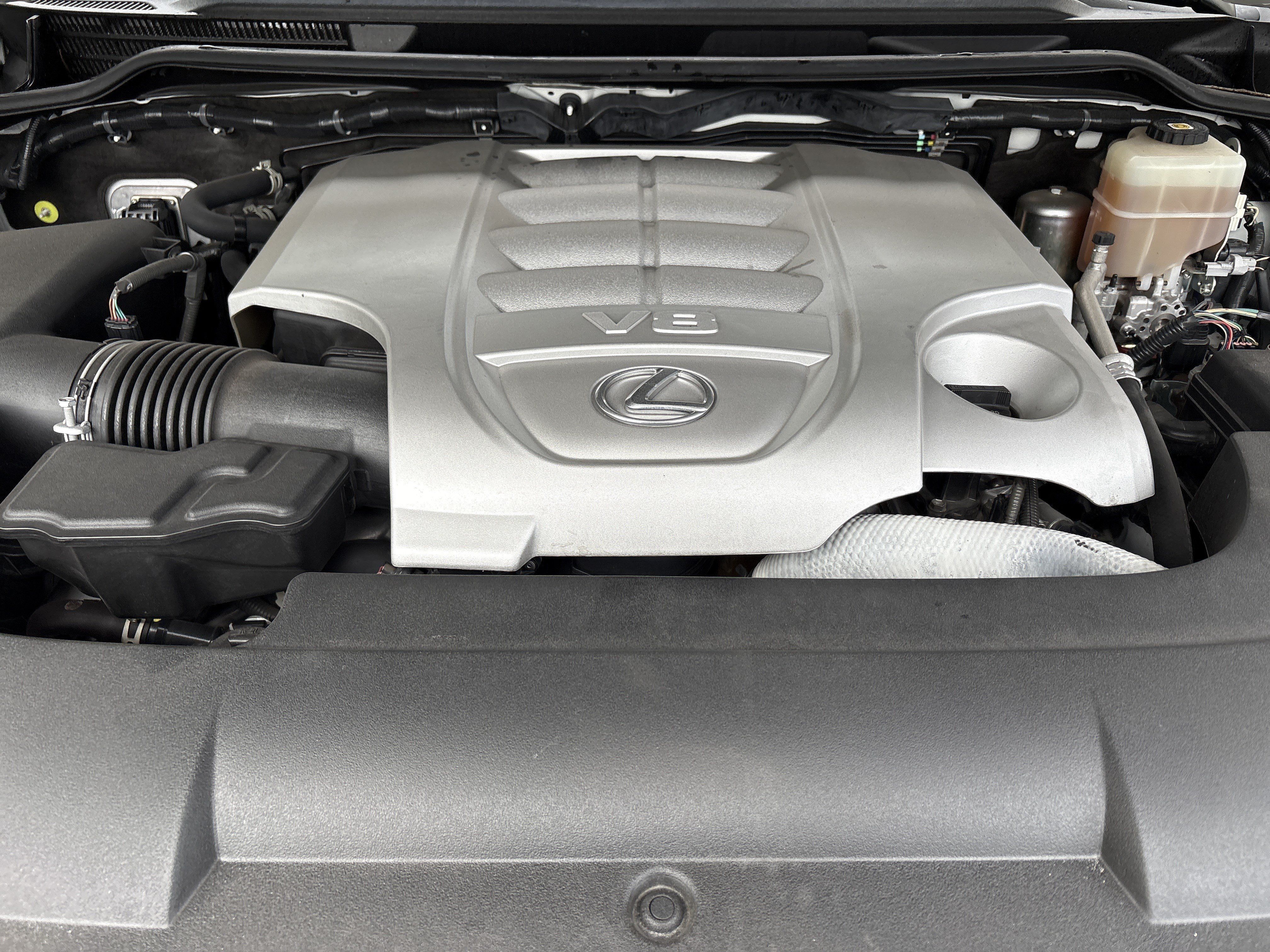 Used 2021 Lexus LX 570 4WD w/ Luxury Package image 34