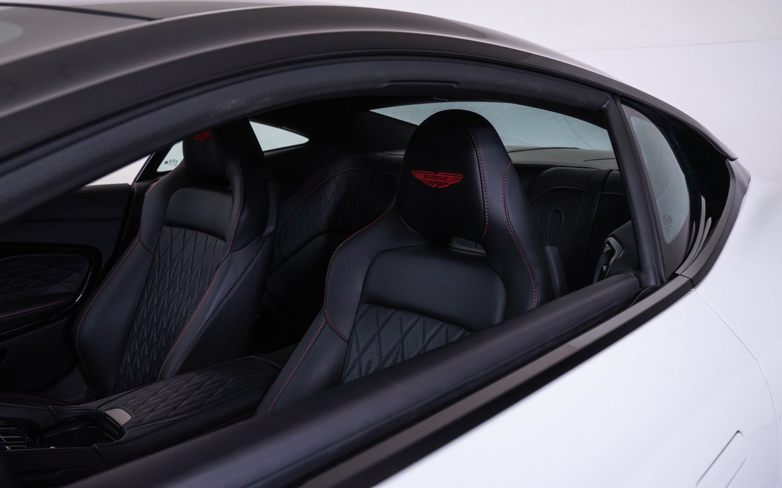 Used 2025 Aston Martin DB12 Coupe RWD image 12