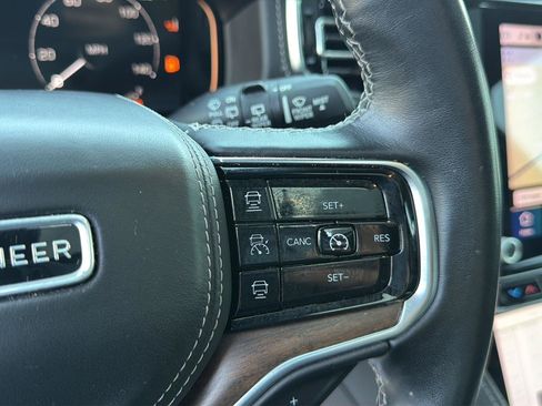Used 2023 Jeep Grand Wagoneer Series II AWD/4WD image 14