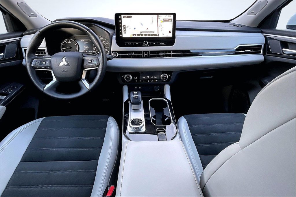 Used 2025 Mitsubishi Outlander SE FWD image 9