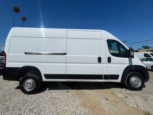 Used 2025 RAM ProMaster 2500 w/ Convenience Group FWD image 4