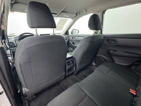 Used 2024 Nissan Rogue S image 43