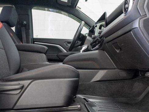 Used 2023 Chevrolet Colorado Z71 w/ Z71 Convenience Package 2 image 5