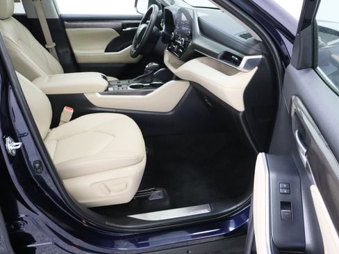 Used 2023 Toyota Highlander Limited FWD image 42