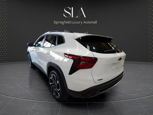 Used 2025 Chevrolet Trax RS w/ Sunroof Package image 6