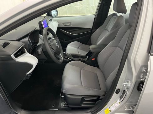 Used 2024 Toyota Corolla SE FWD image 3