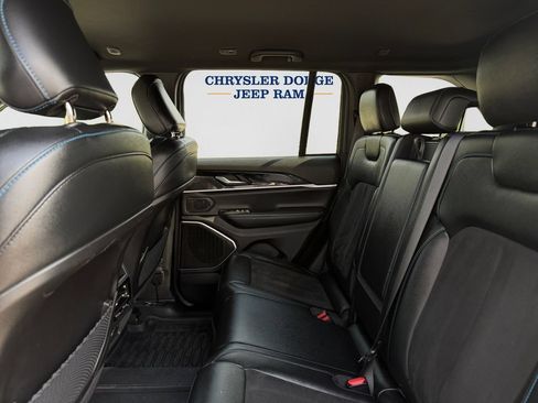 Used 2024 Jeep Grand Cherokee Trailhawk AWD/4WD image 9