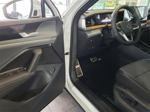 New 2026 Volkswagen Tiguan SEL R-Line image 5