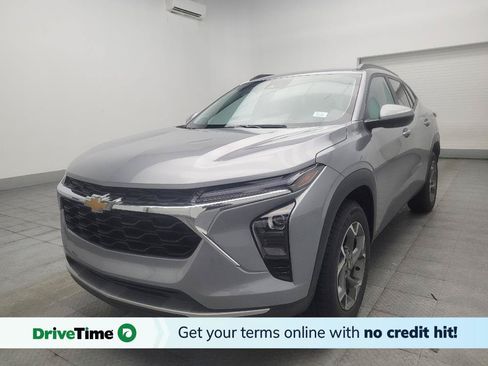 Used 2025 Chevrolet Trax LT FWD image 1