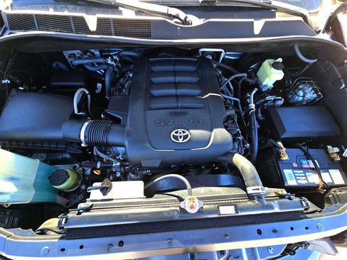 Used 2018 Toyota Sequoia SR5 w/ Carpet Mat Package image 32