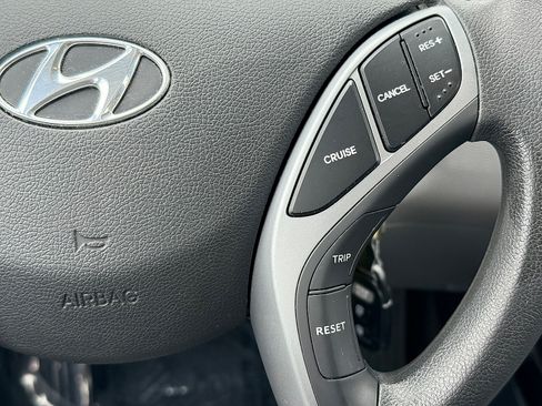 Used 2016 Hyundai Elantra SE FWD image 17