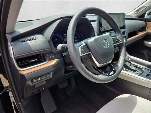 Used 2025 Toyota Grand Highlander AWD image 10