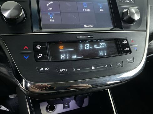 Used 2018 Toyota Avalon XLE image 16