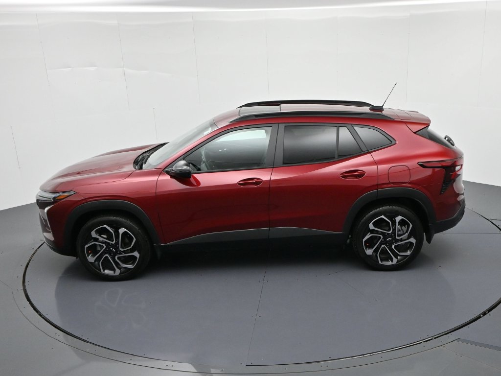 Used 2025 Chevrolet Trax RS w/ Sunroof Package FWD image 18