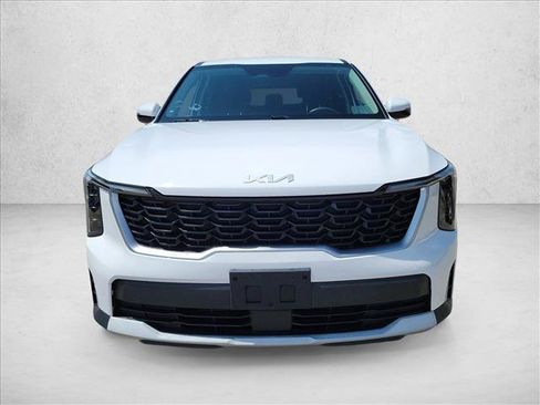 Used 2024 Kia Sorento LX FWD image 2