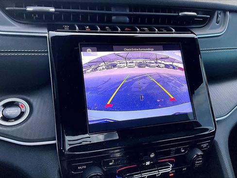 Used 2024 Jeep Grand Cherokee L Laredo image 24