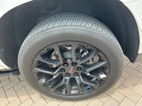Used 2023 GMC Yukon Denali AWD/4WD image 11