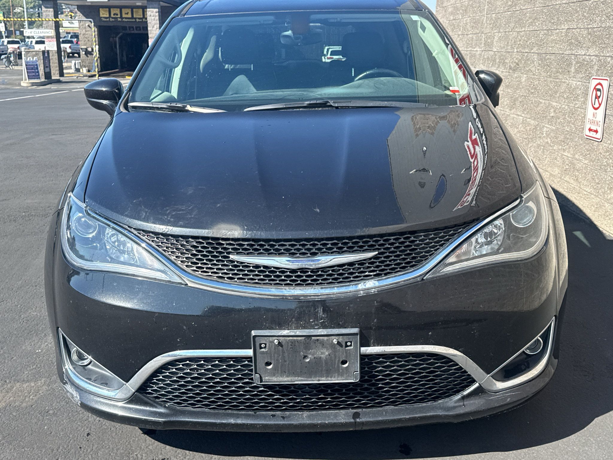 Used 2017 Chrysler Pacifica Touring-L FWD image 2