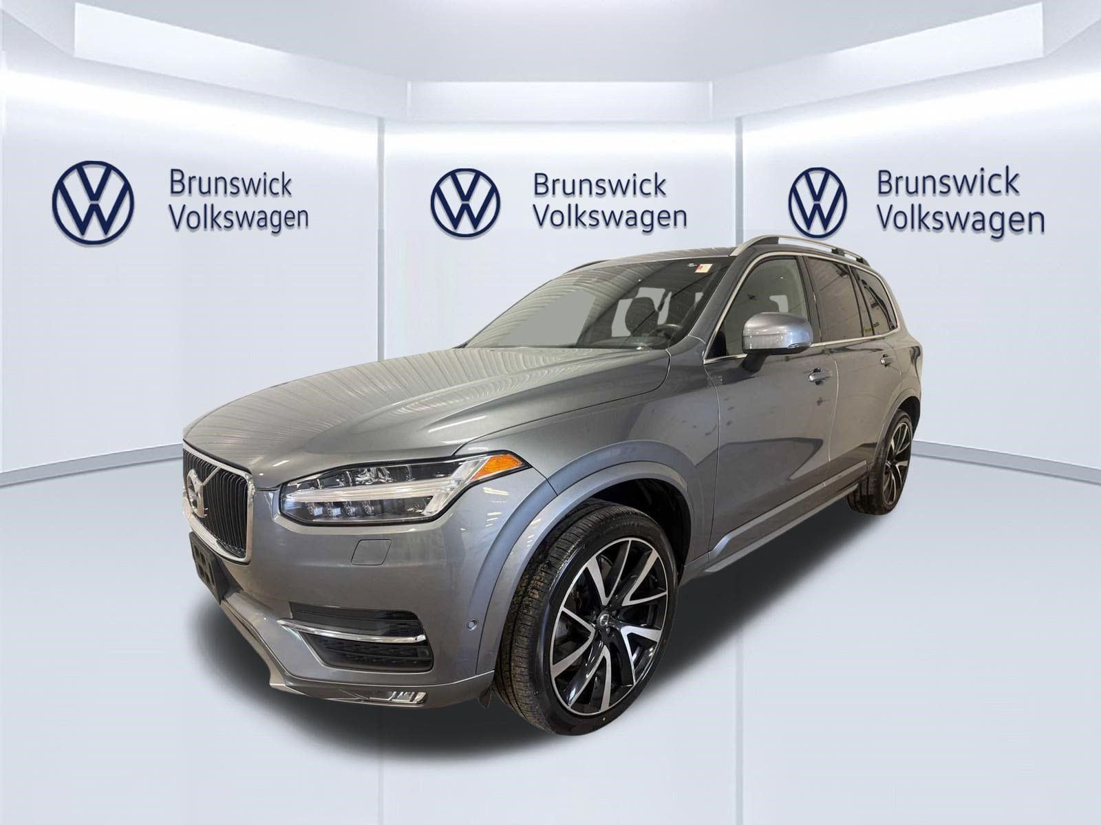 Used 2018 Volvo XC90 T6 Momentum w/ Convenience Package AWD/4WD image 6