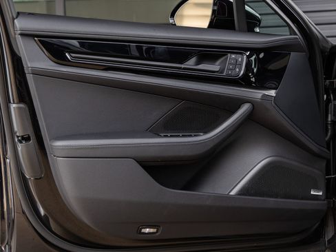 Certified 2025 Porsche Panamera image 20