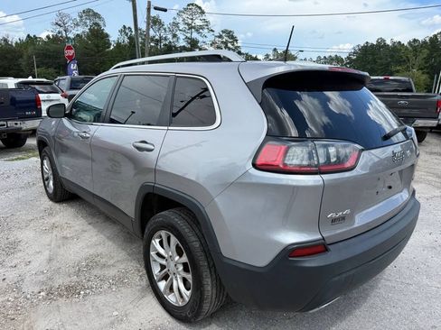 Used 2019 Jeep Cherokee Latitude w/ Cold Weather Group AWD/4WD image 7