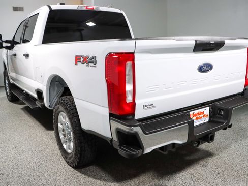 Used 2024 Ford F250 XLT w/ FX4 Off-Road Package AWD/4WD image 9