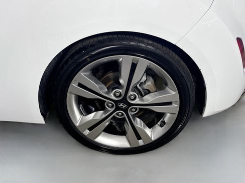 Used 2017 Hyundai Veloster Value Edition image 36