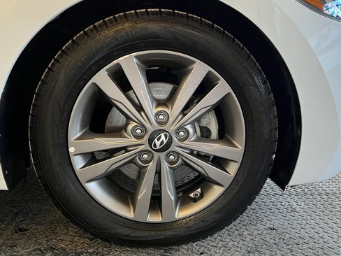 Used 2017 Hyundai Elantra SE FWD image 9