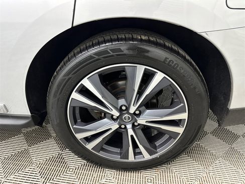 Used 2020 Nissan Pathfinder Platinum image 24
