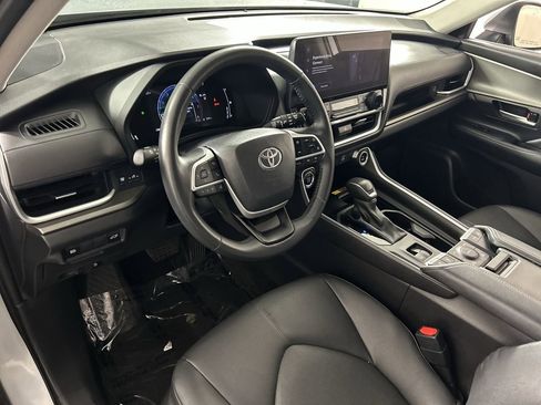Used 2025 Toyota Grand Highlander AWD image 11