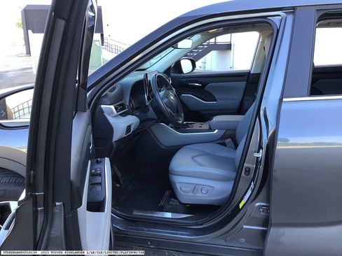 Used 2023 Toyota Highlander XLE FWD image 8
