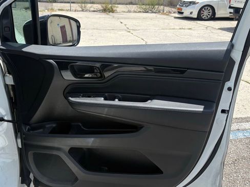 Used 2022 Honda Odyssey Elite image 17